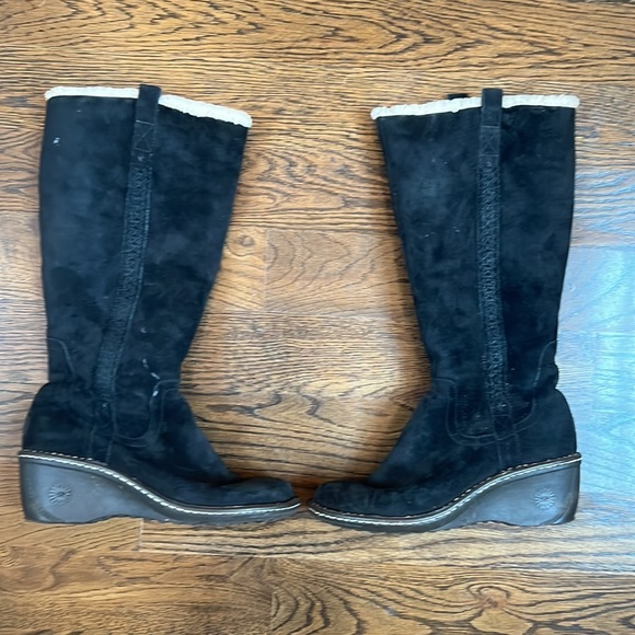 UGG Hartley Suede Boot Size 9 - Picture 4 of 7